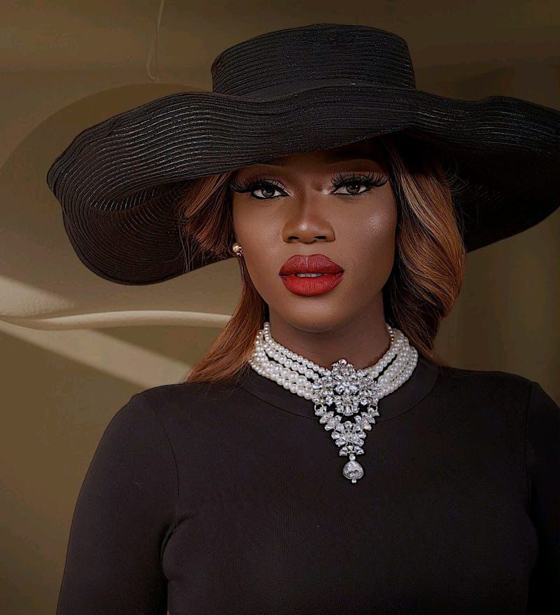 Lady Lixa Ft. Tchutchu lhe brinca - Bate O Fuge