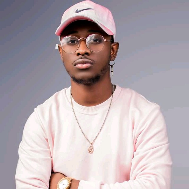 Cleyton David – Me Leva (feat. Button Rose)