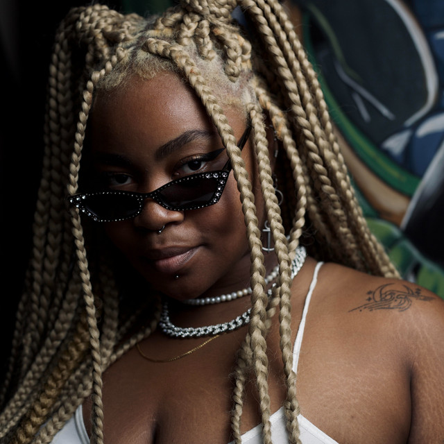 Stefânia Leonel – Dinda (feat. Ian Blanco)